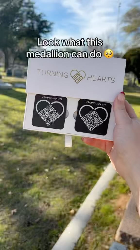 Turning Hearts Medallion（support customizd for family and pets）